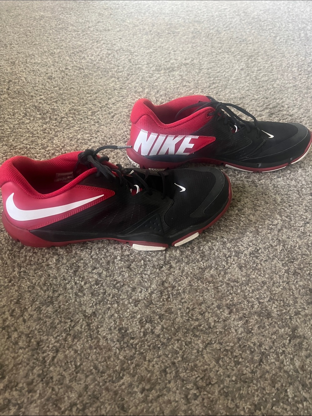Nike Black and Red Low-Top Training Shoes Air Training Flex Supreme